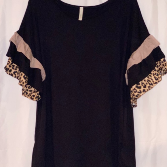 Leopard Print Ruffle Top - Picture 2 of 5